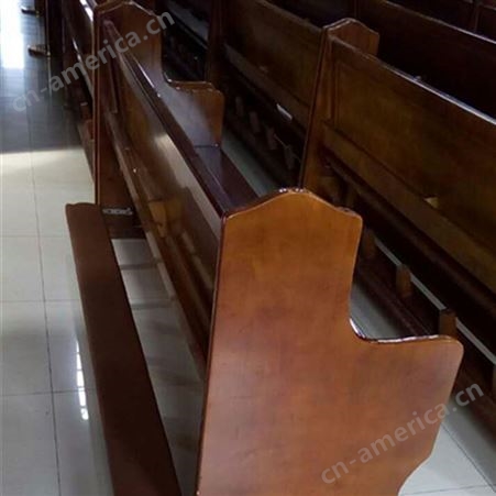 教会长椅桌子